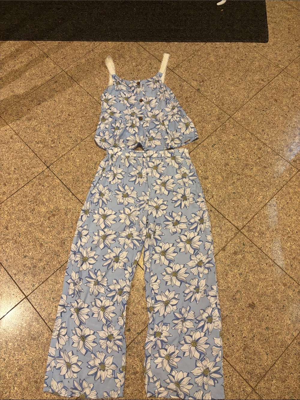 Tahari Girls 2 piece floral set